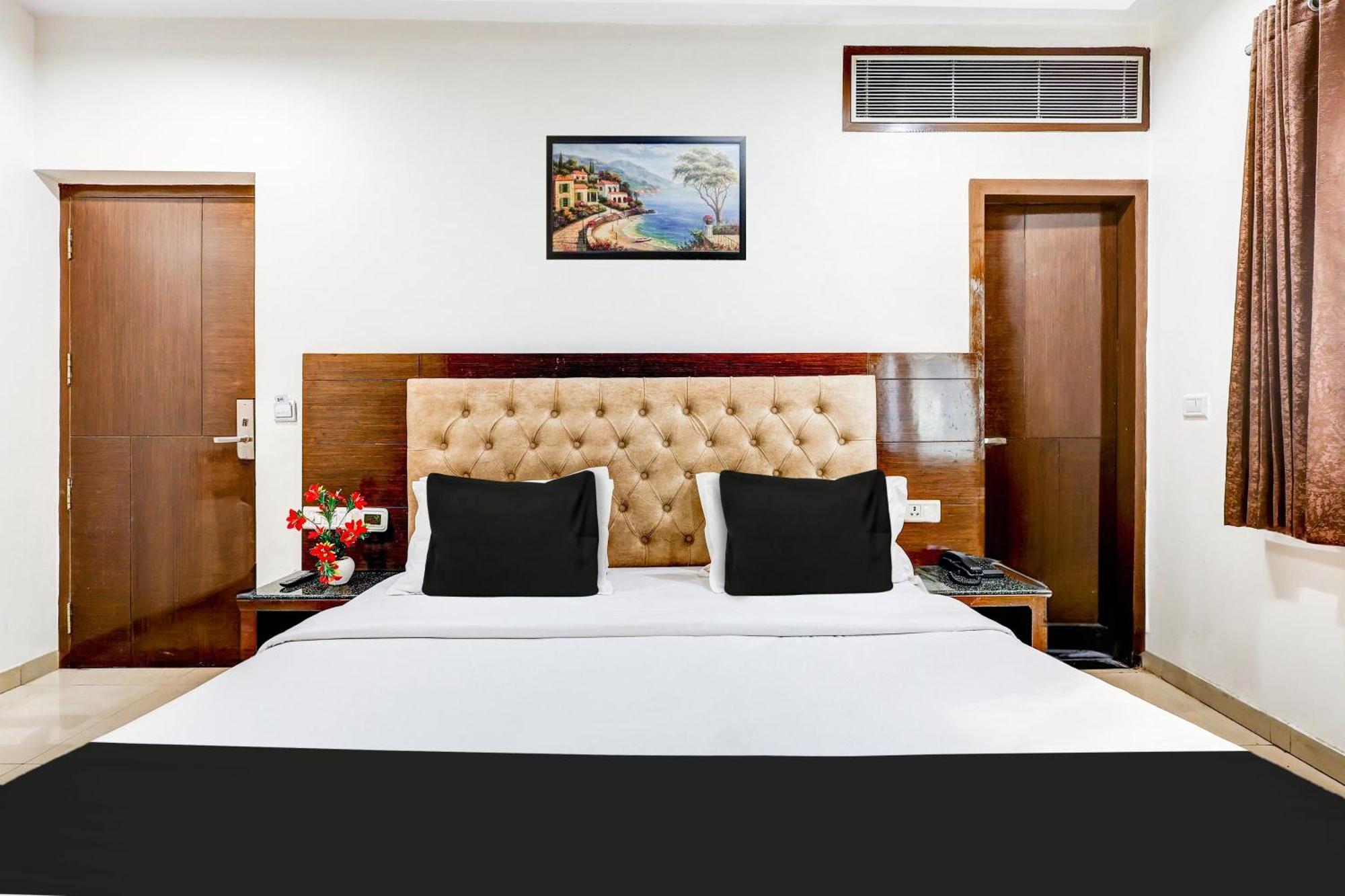 Super Townhouse Arakashan Road Paharganj Formerly Mohan International Nova Deli Exterior foto
