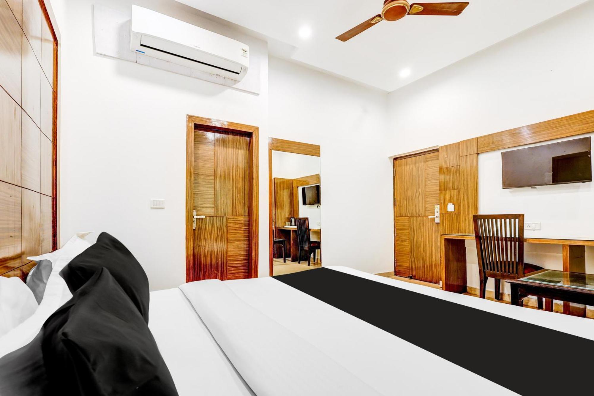 Super Townhouse Arakashan Road Paharganj Formerly Mohan International Nova Deli Exterior foto