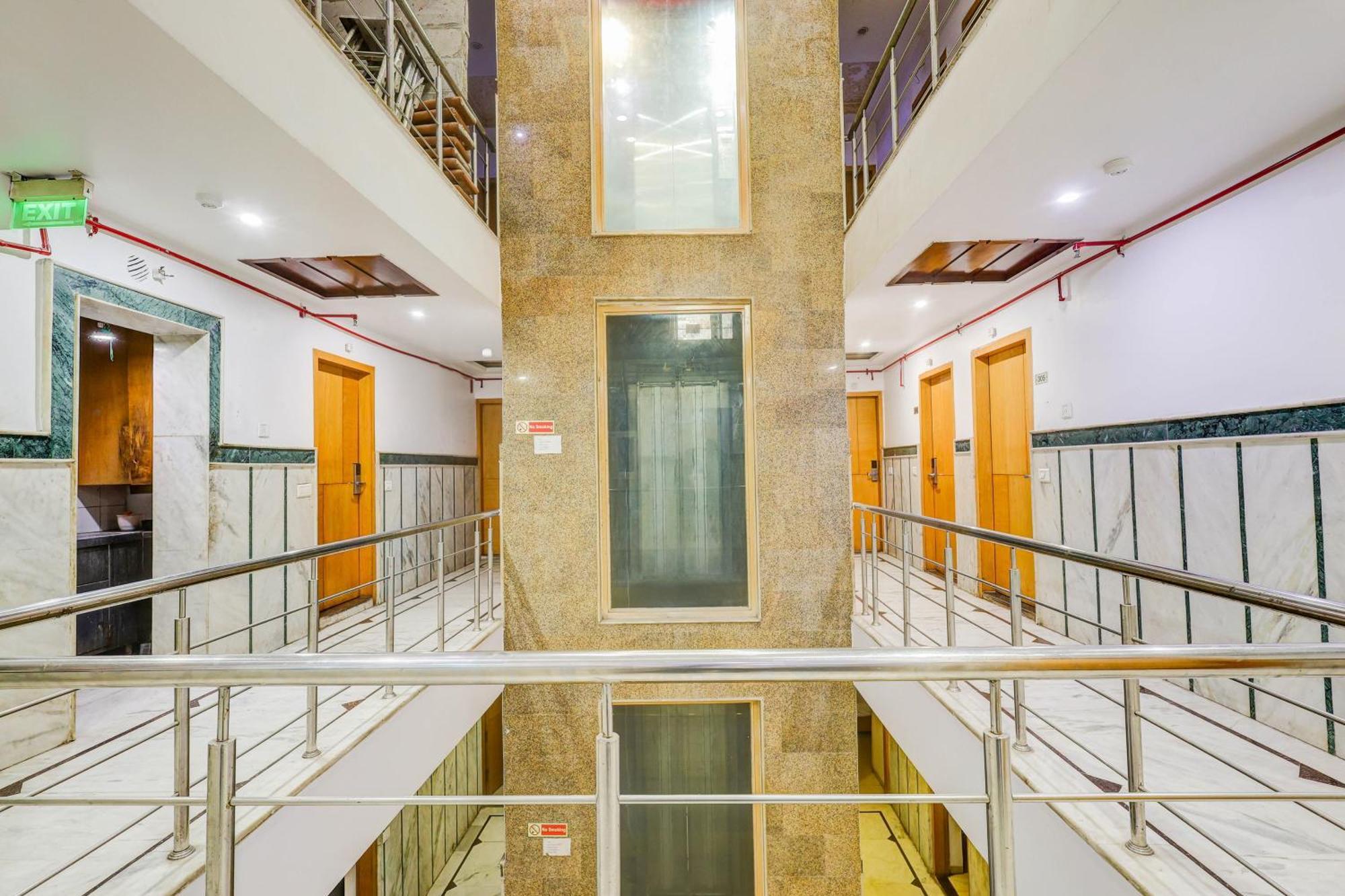 Super Townhouse Arakashan Road Paharganj Formerly Mohan International Nova Deli Exterior foto