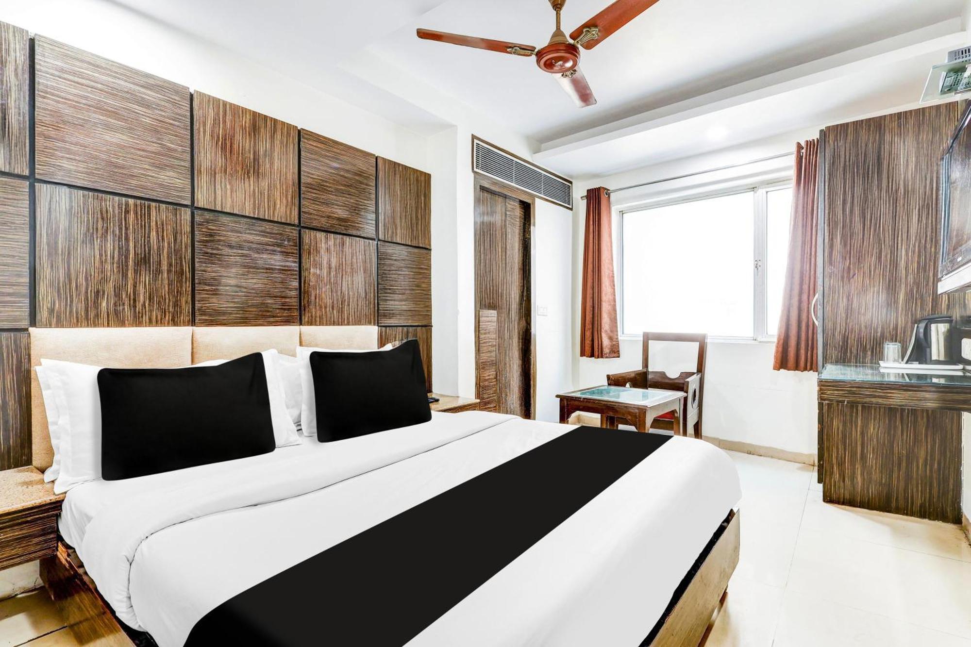 Super Townhouse Arakashan Road Paharganj Formerly Mohan International Nova Deli Exterior foto
