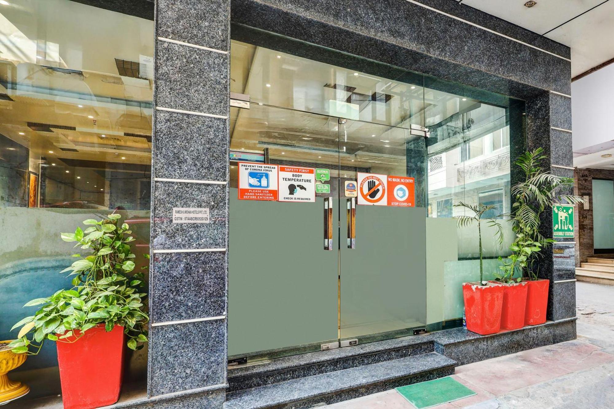 Super Townhouse Arakashan Road Paharganj Formerly Mohan International Nova Deli Exterior foto