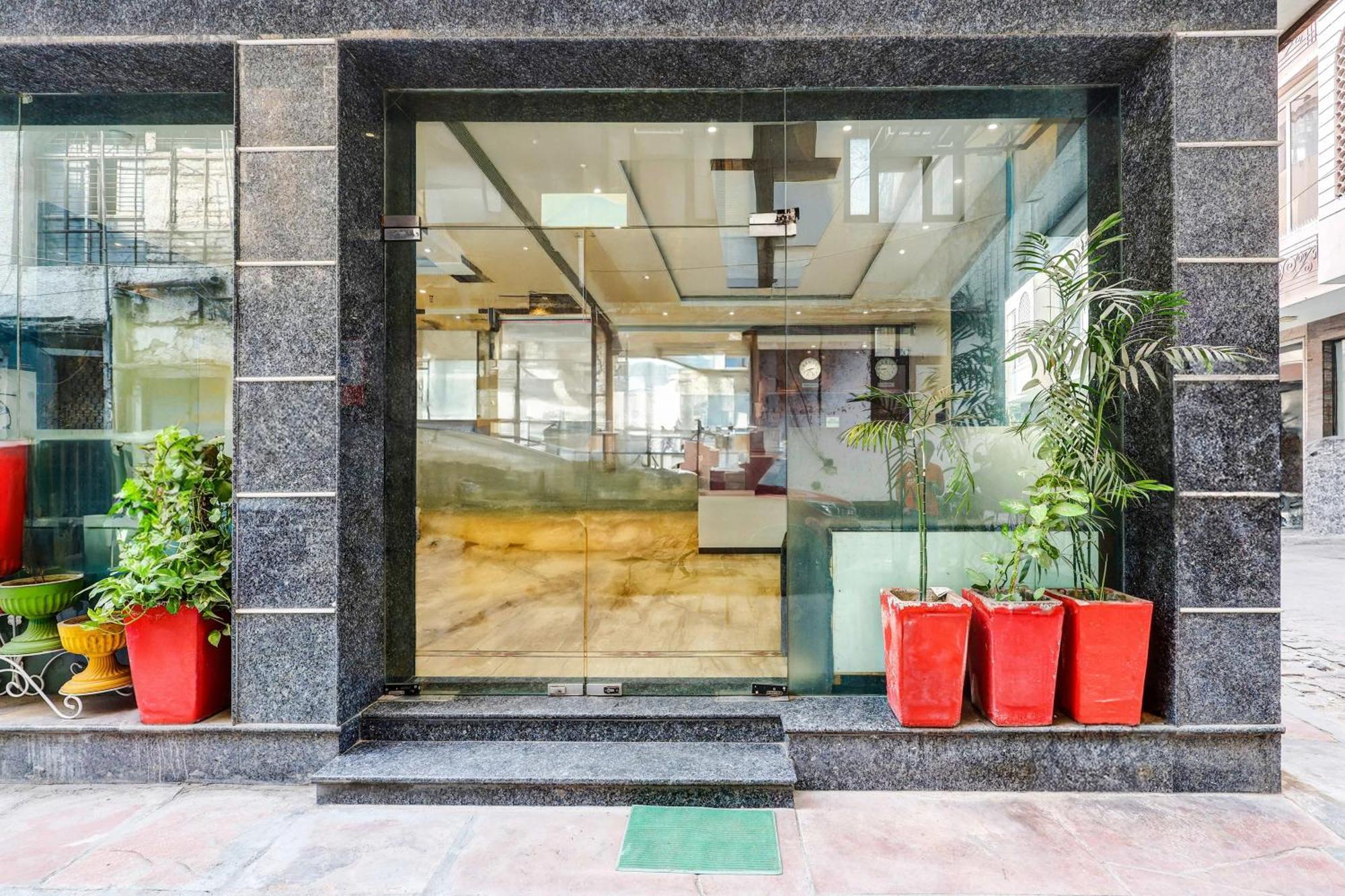 Super Townhouse Arakashan Road Paharganj Formerly Mohan International Nova Deli Exterior foto